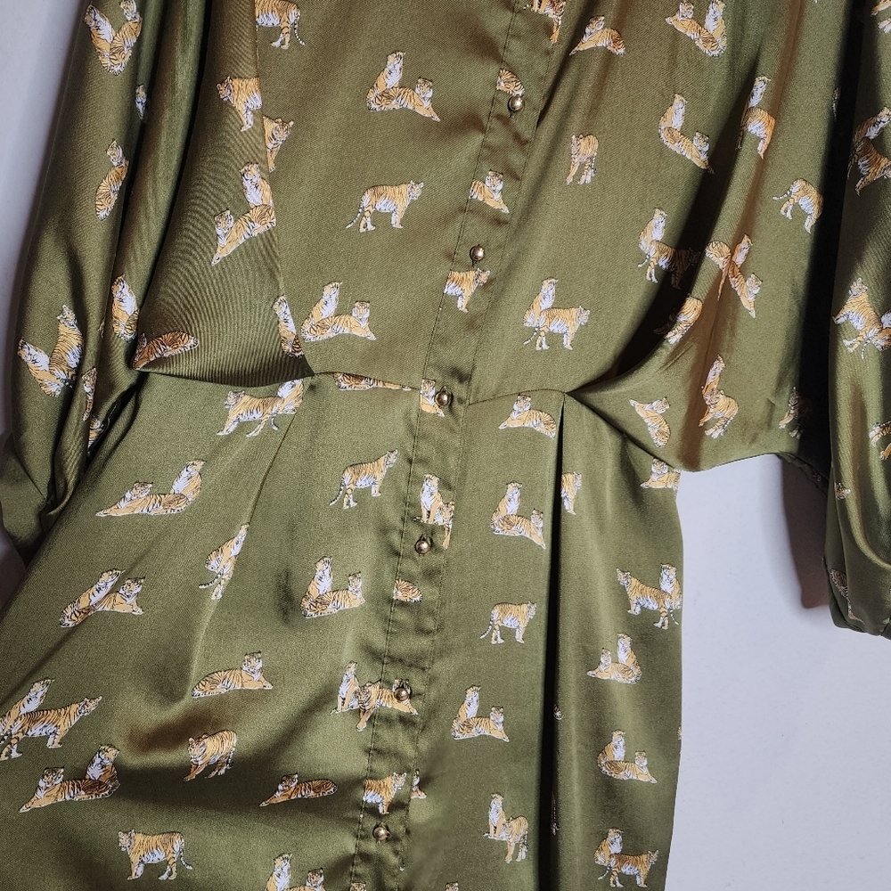 Zara Tiger Printed Green Satin Button Front Balloon Sleeve Pleated Midi Dress. M - Picture 13 of 17